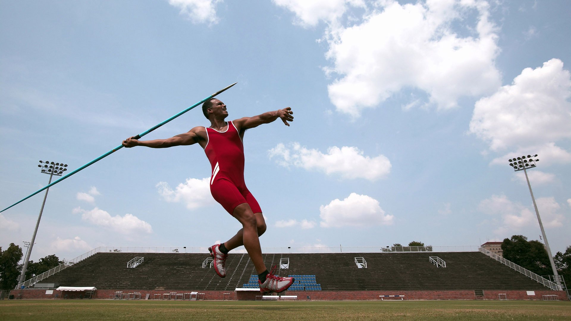 _极地冰湖滑冰赛：寒冬中的速度较量_，极地冰谷
