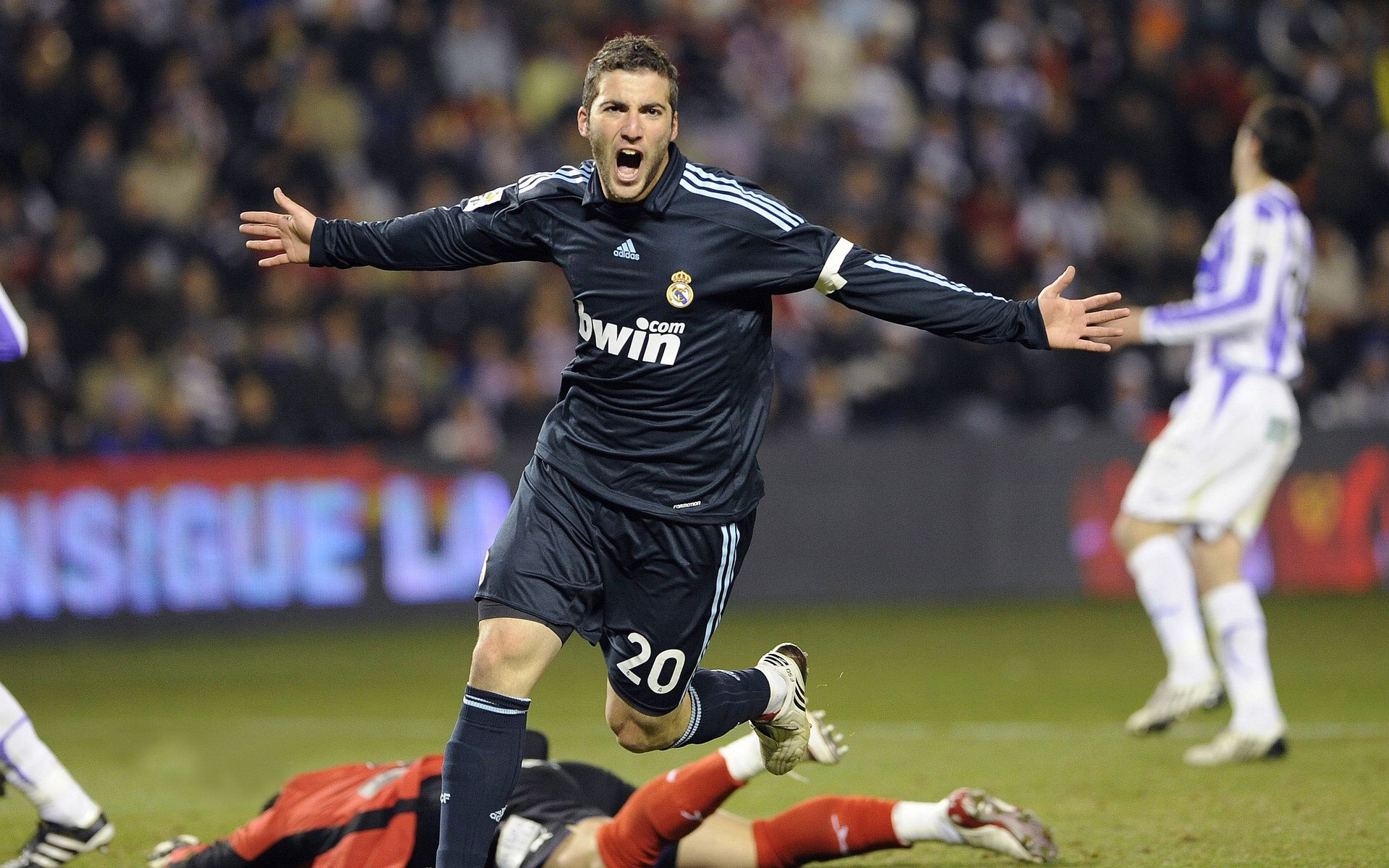 _极地雪地赛车：冰天雪地中的极速狂飙_，北极雪地车